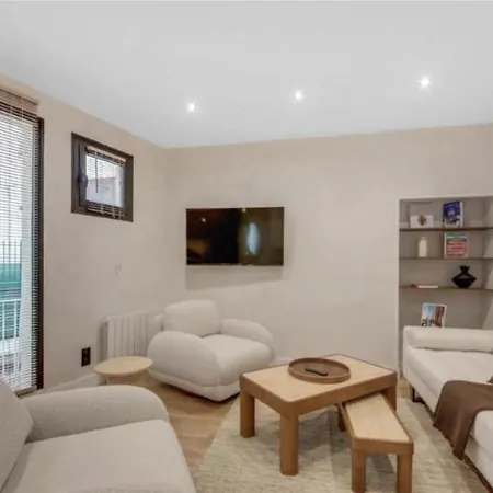 Maison De Charme Au Coeur De Batignolles Apartment Paris