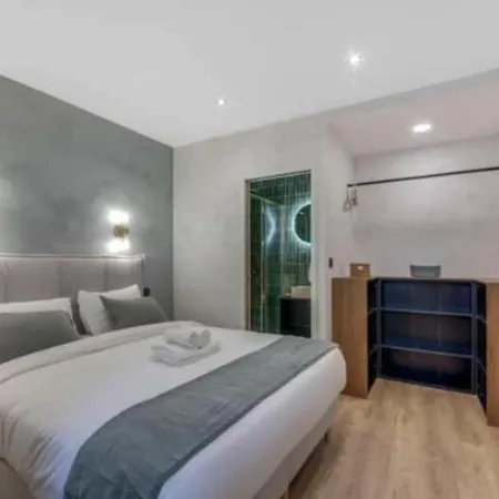 Appartement Maison De Charme Au Coeur De Batignolles